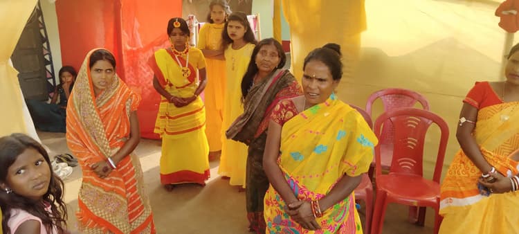 विजय जुलूस ने आदिवासी गुरु की अनाथ बेटी की शादी में डाला खलल