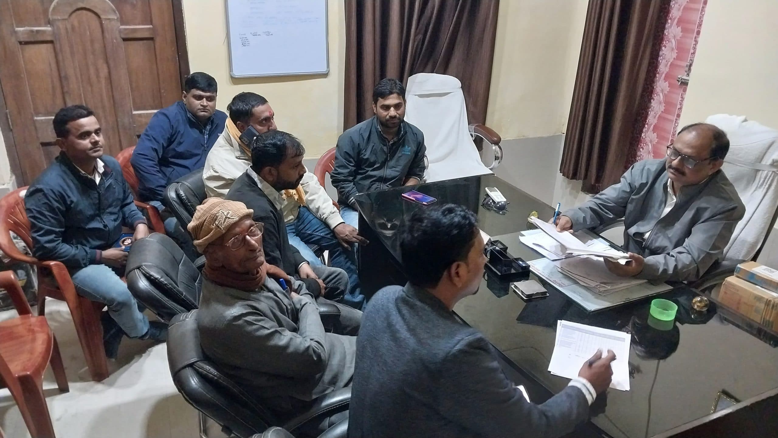 बैठक में हुई पीएम आवास की समीक्षा