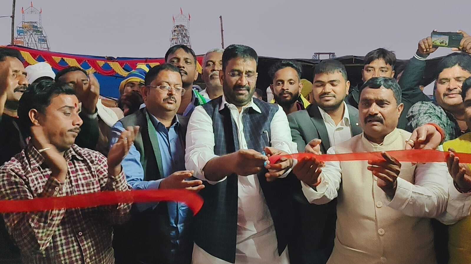 नवान्न मेले को लेकर सजीं दुकानें, बुढ़ैश्वरी मां को लगाया गया नये धान के चूड़े और दही का भोग