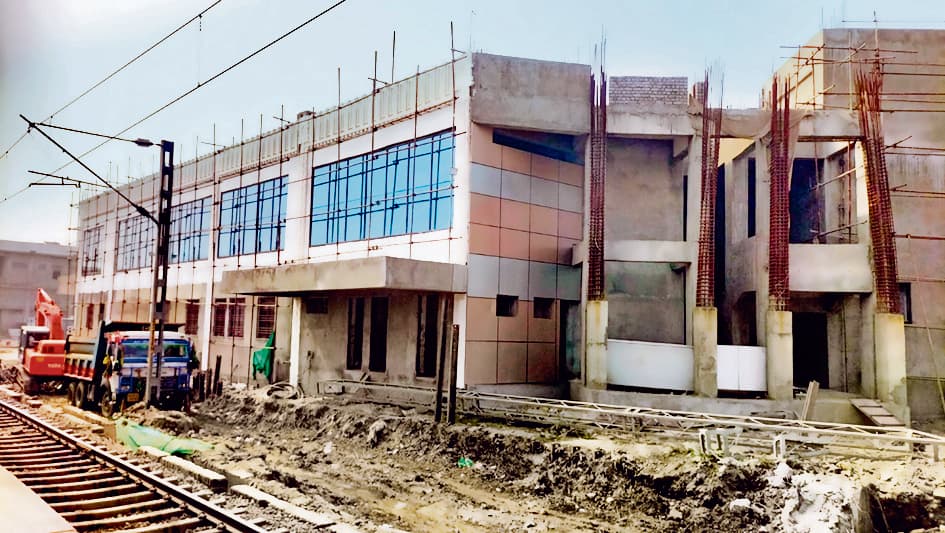 Gaya News : पटना रूट के यात्री हो रहे परेशान, चाकंद के बजाय पहुंच रहे गया