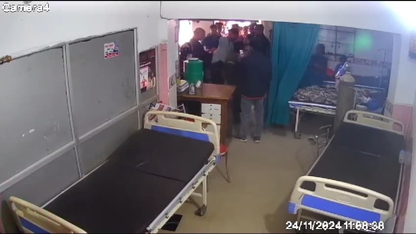 क्लिनिक में घुसकर तोड़फोड़ करने को लेकर करायी प्राथमिकी