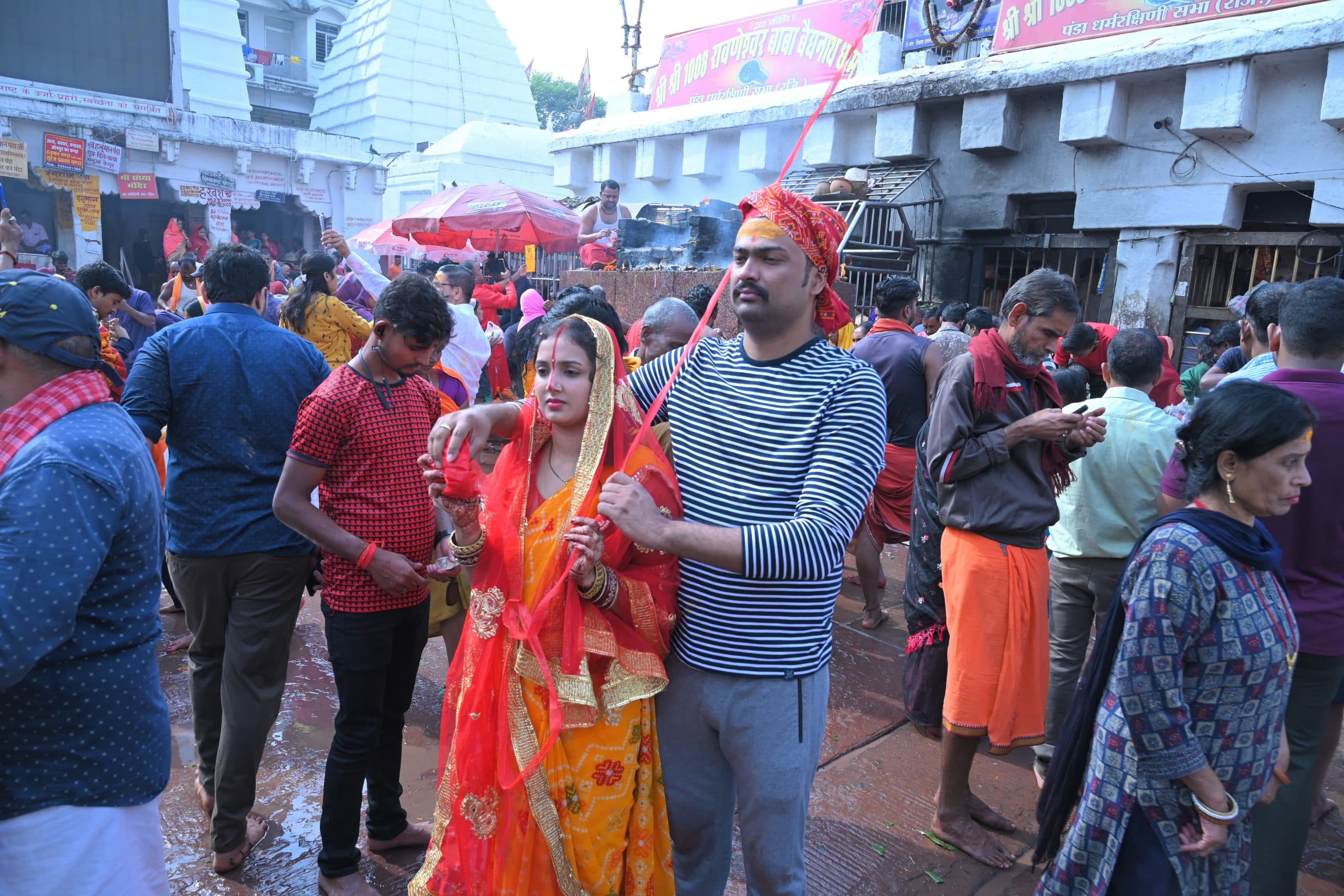 लग्न के कारण बाबा मंदिर में भक्तों का लग रहा तांता