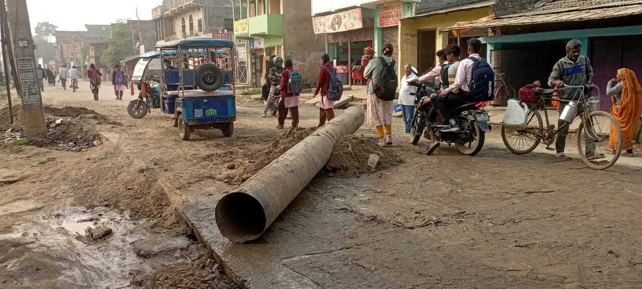 रेफरल अस्पताल पहुंचने की ठोस व्यवस्था नहीं, दिन भर परेशान रहे मरीज व परिजन