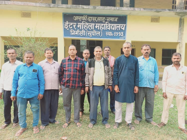 मांगों को लेकर कॉलेज कर्मियों ने की संकल्प सभा