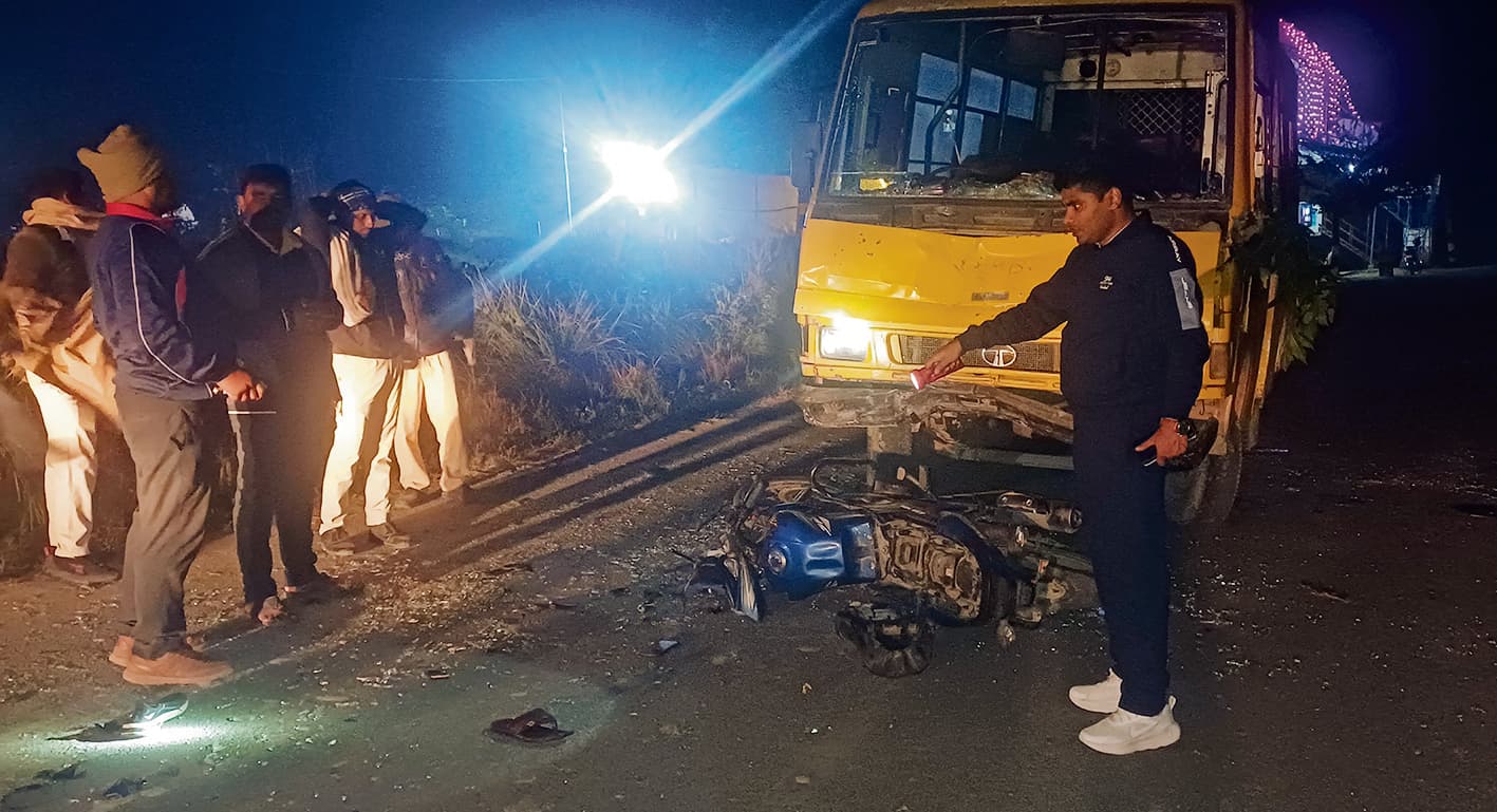 Chhapra News : बस व बाइक की आमने-सामने की टक्कर में एक की मौत, दूसरा घायल