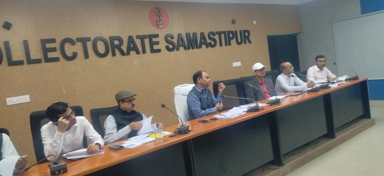 मुसरीघरारी व मथुरापुर थाने से सीसीटीवी स्थापन का प्रतिवेदन नहीं मिलने से डीएम नाराज