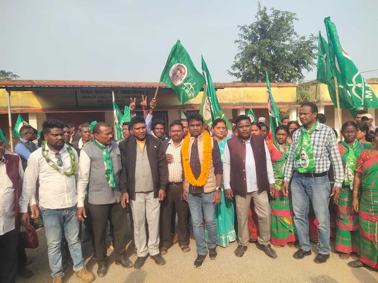 Ghatshila News : जनता के विश्वास को विकास के रूप में लौटायेंगे : संजीव