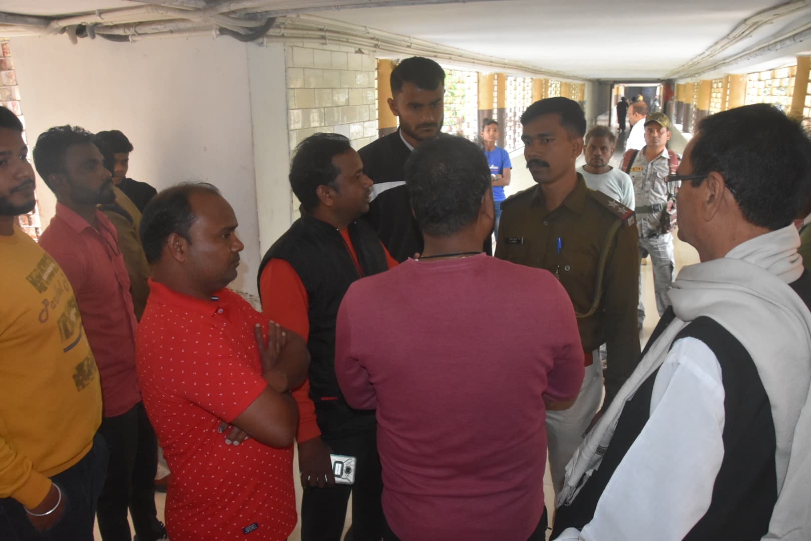 dhanbad news: मरीज की मौत के बाद सेंट्रल अस्पताल में हंगामा