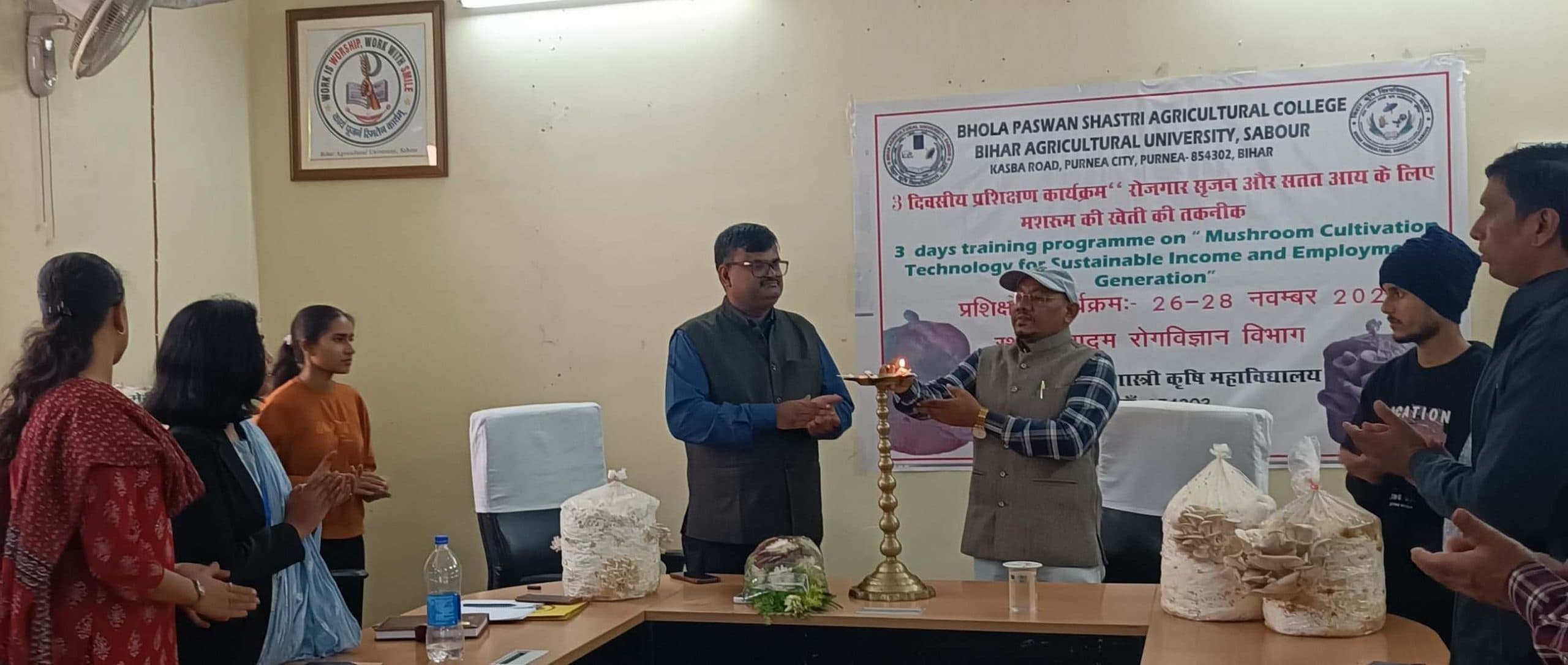 मशरूम की खेती कर किसान बढ़ा सकते हैं अपनी आय : प्राचार्य