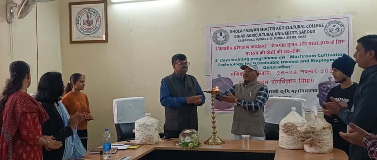 मशरूम की खेती कर किसान बढ़ा सकते हैं अपनी आय : प्राचार्य