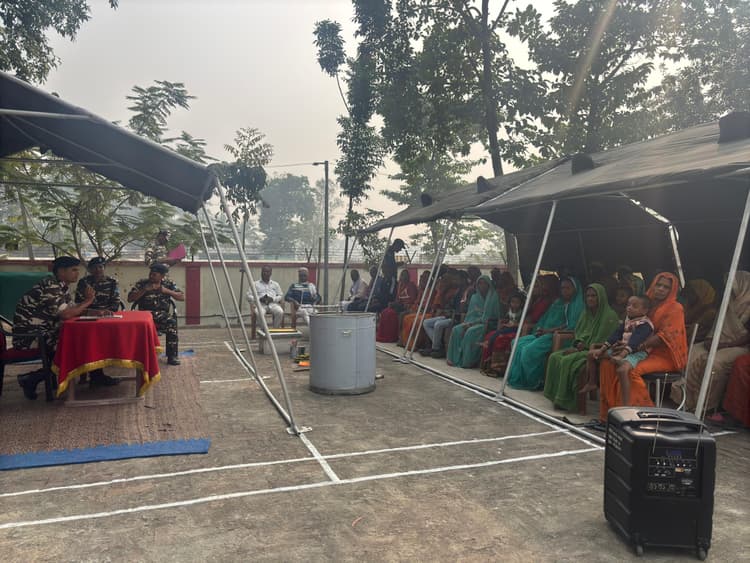 युवाओं को दिया गया मधुमक्खी पालन का प्रशिक्षण