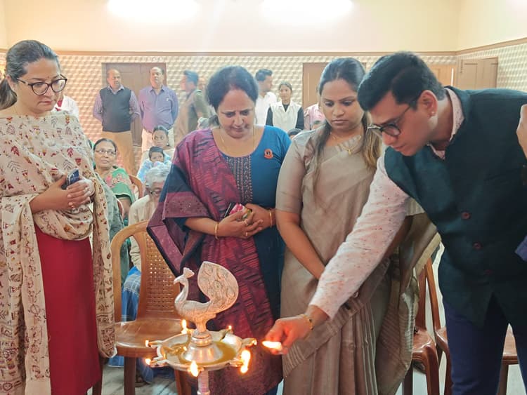 स्वास्थ्य जांच शिविर में 156 मरीजों की हुई जांच