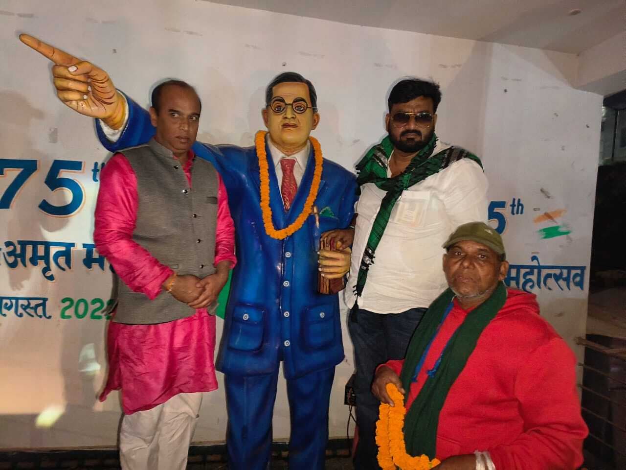 जीत के बाद हफीजुल हसन ने लोगों का किया अभिवादन, निकाला रोड शो