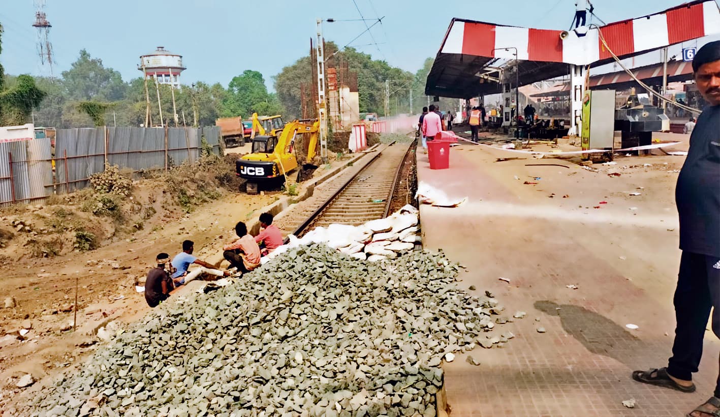 Gaya News : ट्रेनों के रूट बदलने से यात्रियों ने टिकट कराये कैंसल