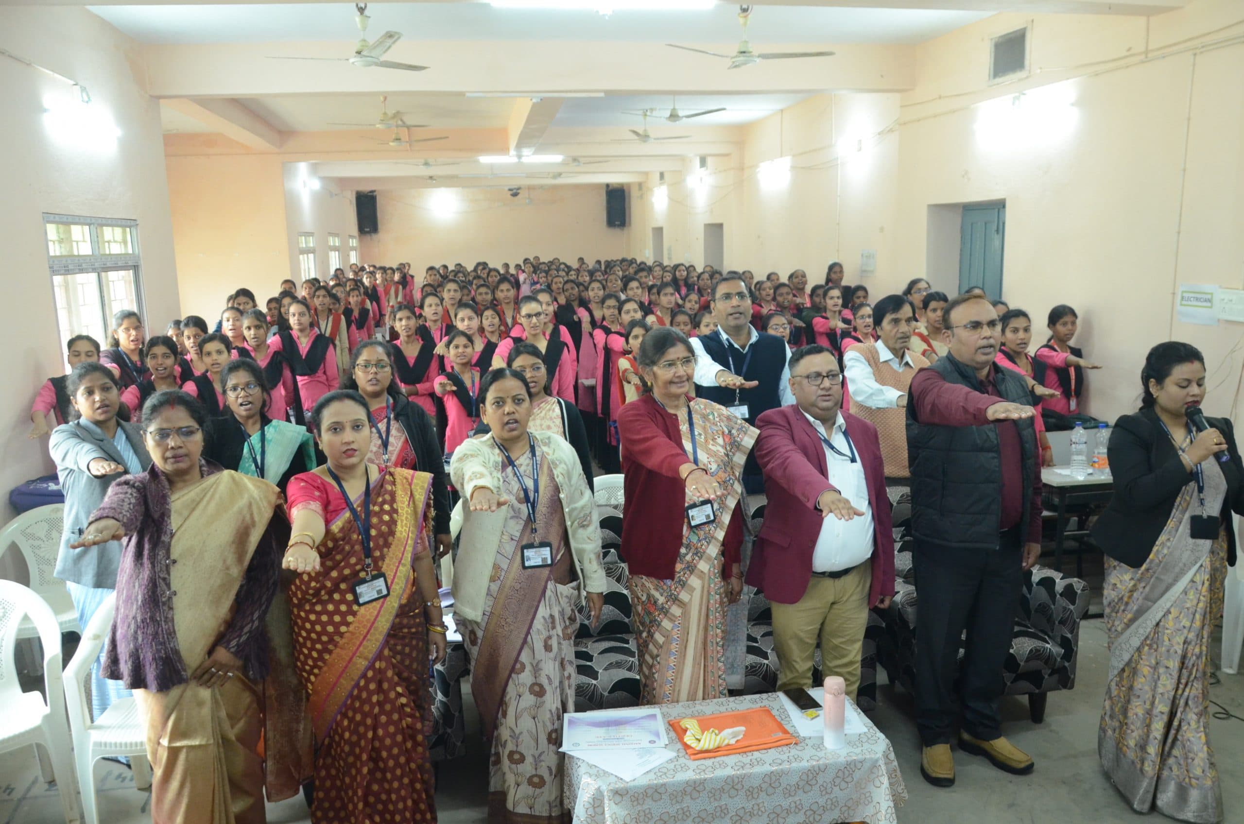 देश व समाज के प्रति हमारे दायित्व का बोध कराता है संविधान : प्राचार्य