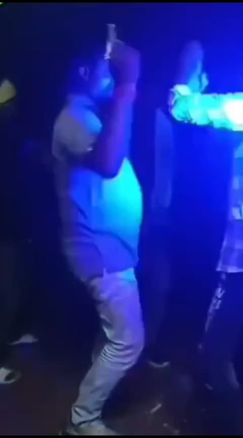 शादी समारोह में युवक ने पिस्टल के साथ किया डांस, वीडियो वायरल