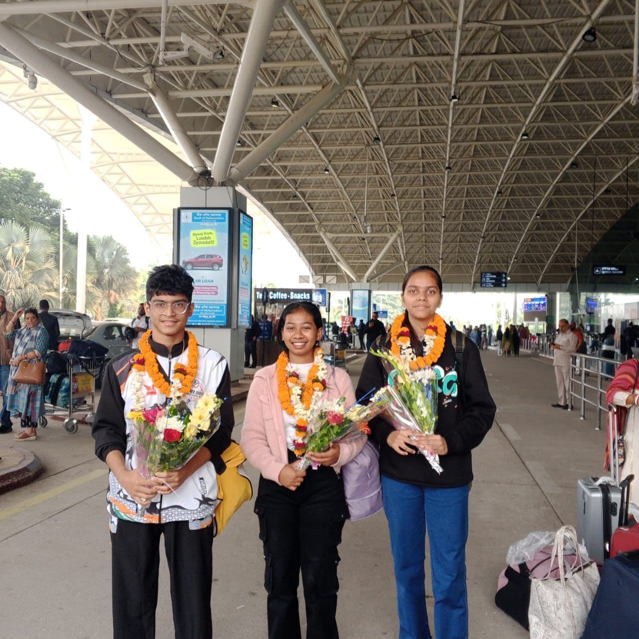 Karate: कराटे के पदक विजेता खिलाड़ियों का रांची पहुंचने पर स्वागत