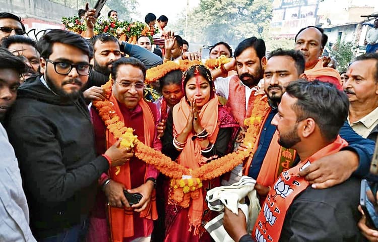 Jamshedpur News :आशीर्वाद और समर्थन की रहूंगी ऋणी, प्रत्येक मोहल्ले की समस्याओं का समाधान प्राथमिकता : पूर्णिमा