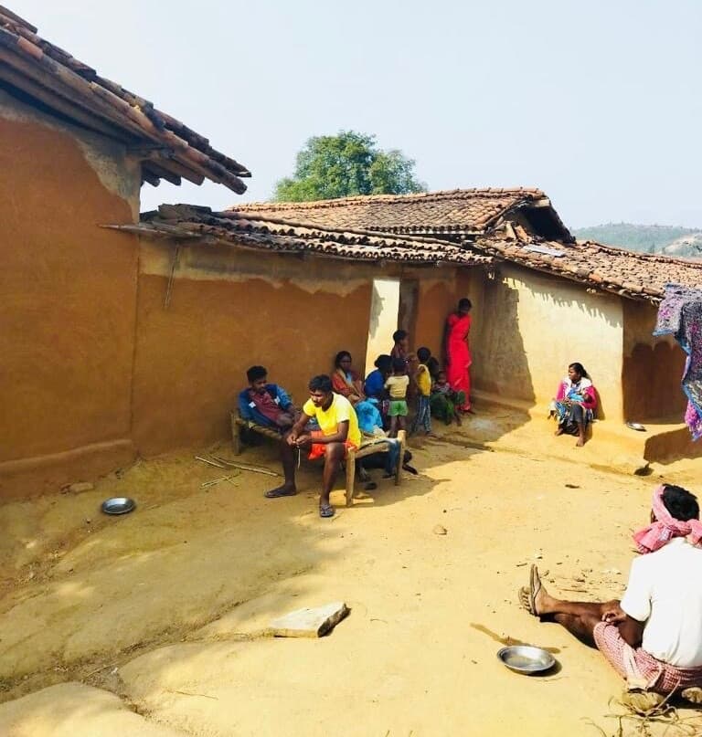 Giridih News: बुनियादी सुविधाओं से वंचित है आदिवासी बहुल गांव कठगोलवा