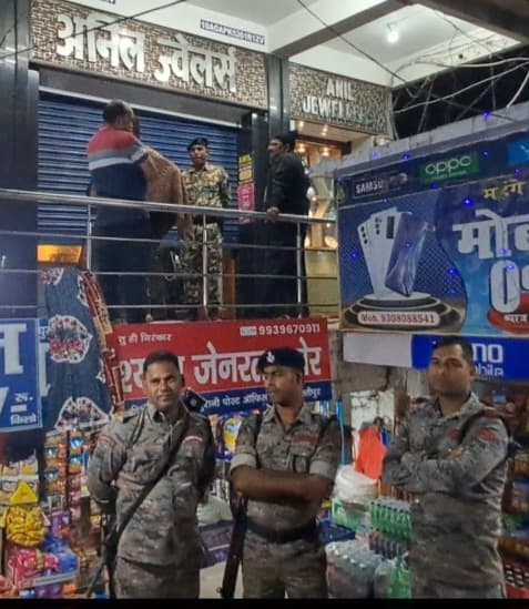 आभूषण दुकान से डकैती मामले में एसआइटी ने दो संदिग्ध को उठाया, पूछताछ जारी