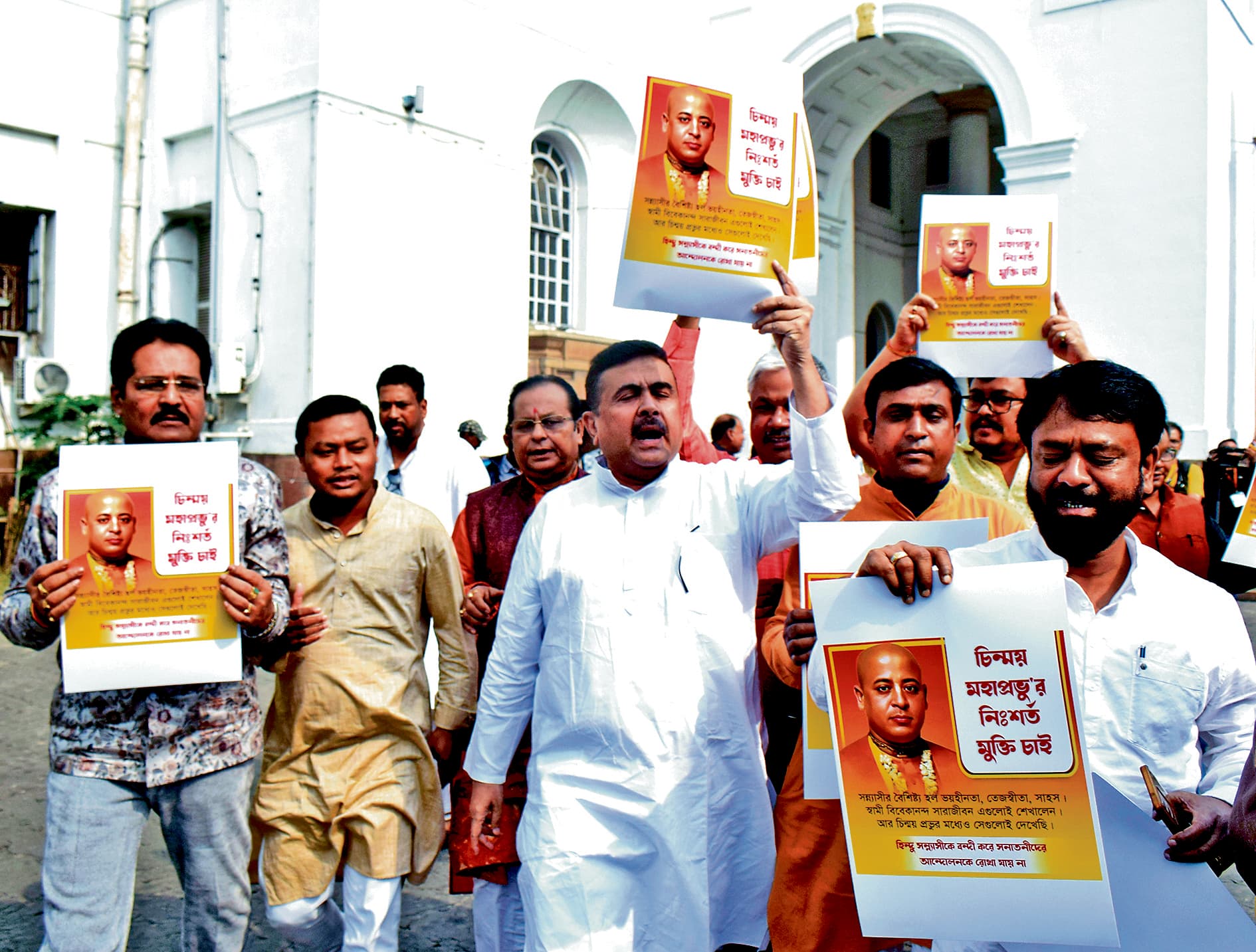 शुभेंदु ने पेट्रापोल ठप करने की दी धमकी