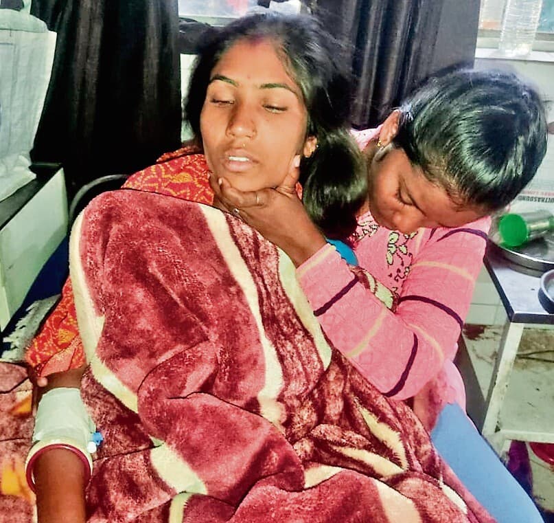 हाथी ने जंगल में महिला को मार डाला, दो घायल