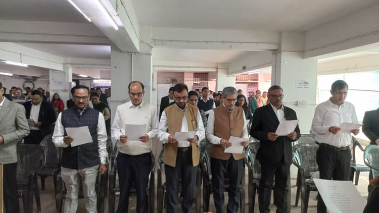 DHANBAD NEWS : संविधान के प्रति निष्ठा रखना सभी का कर्तव्य : पीडीजे