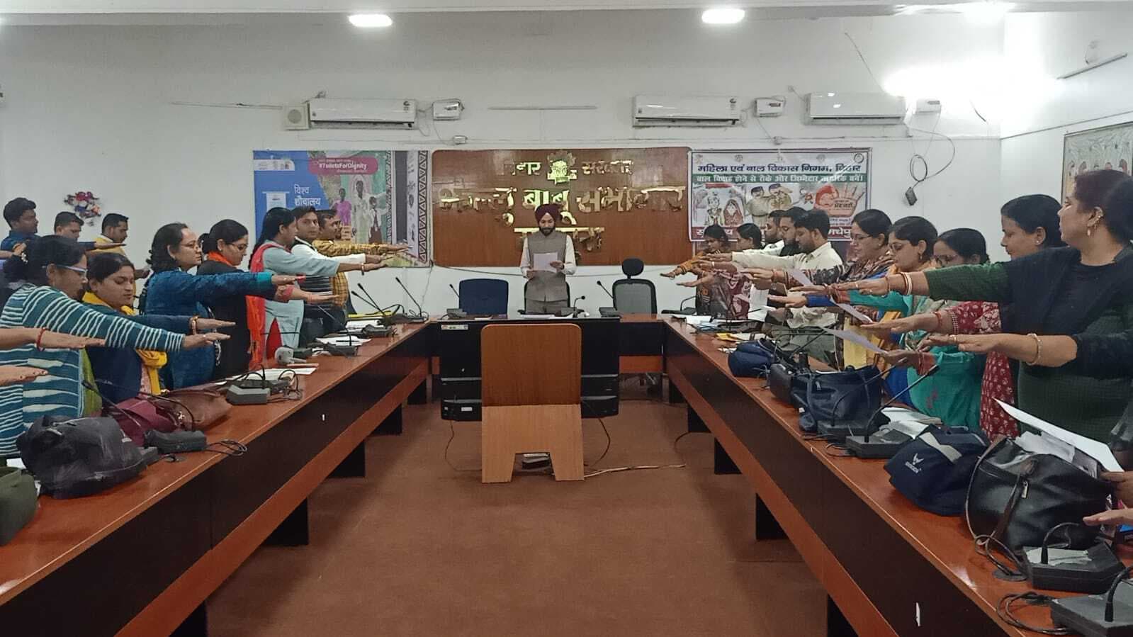 बेटी बचाओ बेटी पढ़ाओ योजना की डीएम ने की समीक्षा