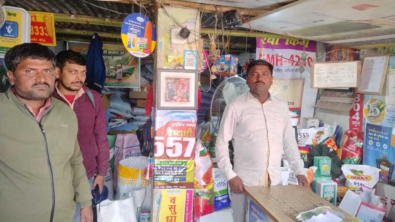 थाना से महज तीन सौ मीटर की दूरी पर तीन दुकानों से नकदी समेत लाखों की संपत्ति चोरी