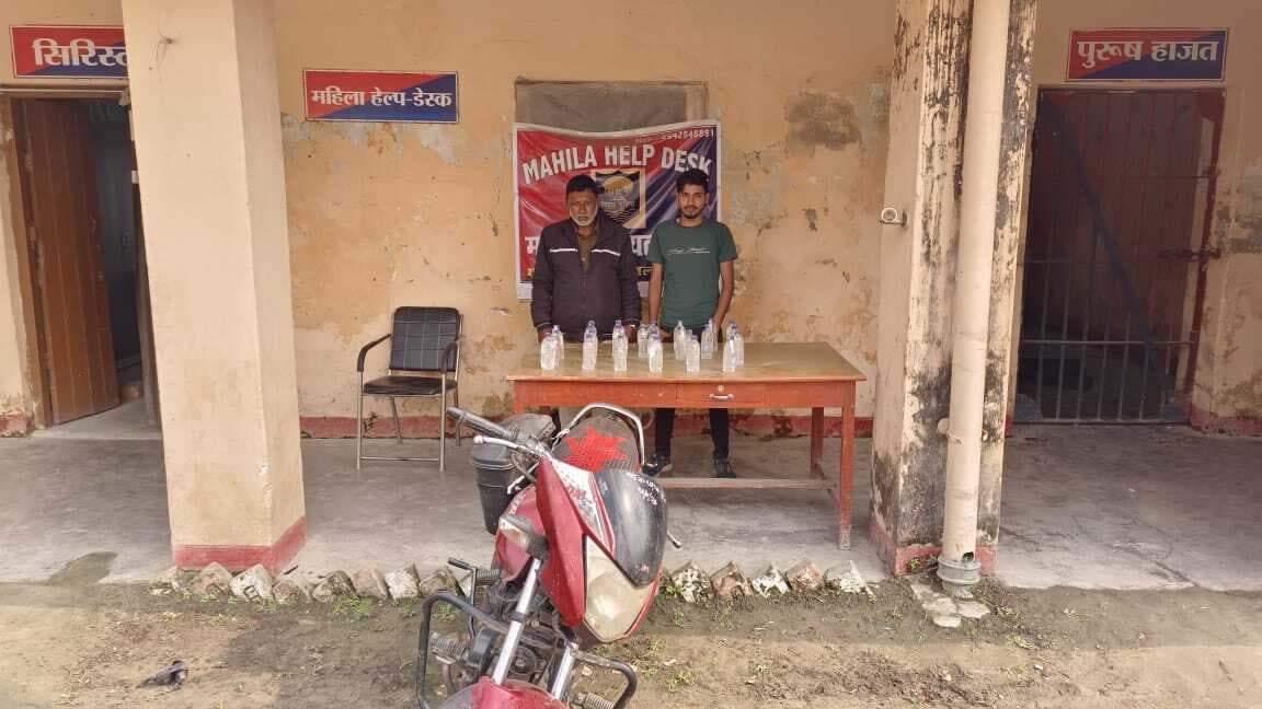 30 बोतल शराब के साथ बाइक सवार तस्कर गिरफ्तार