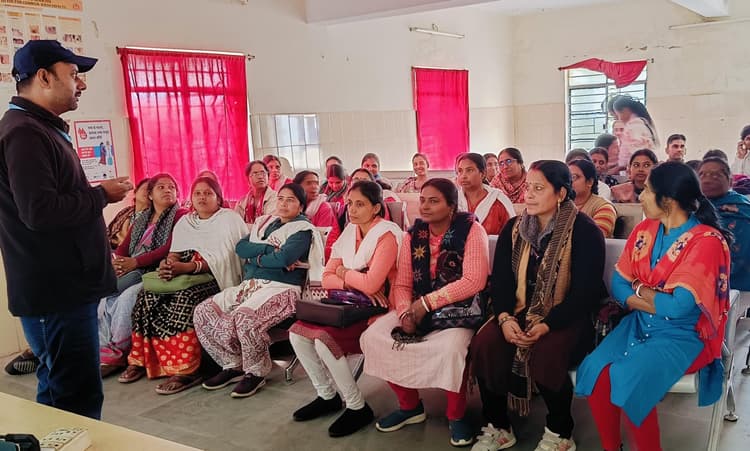 स्कूल में ब्लैक बोर्ड पर पोलियो अभियान की जानकारी देना सुनिश्चित करें : डॉ केके सिंह