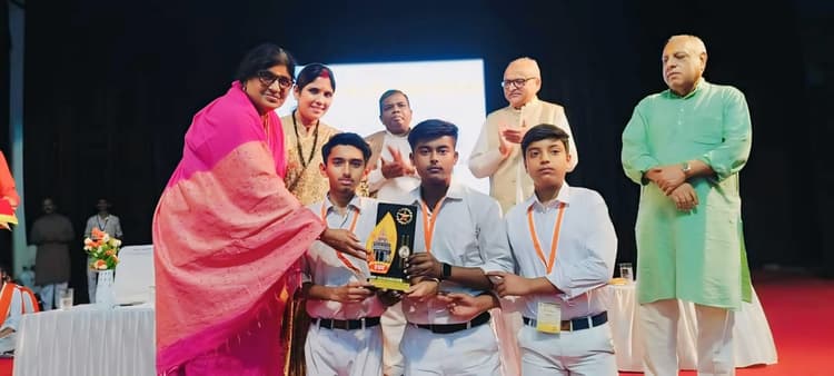 प्रश्न मंच प्रतियोगिता में सरस्वती विधा मंदिर के छात्रों ने लहराया परचम