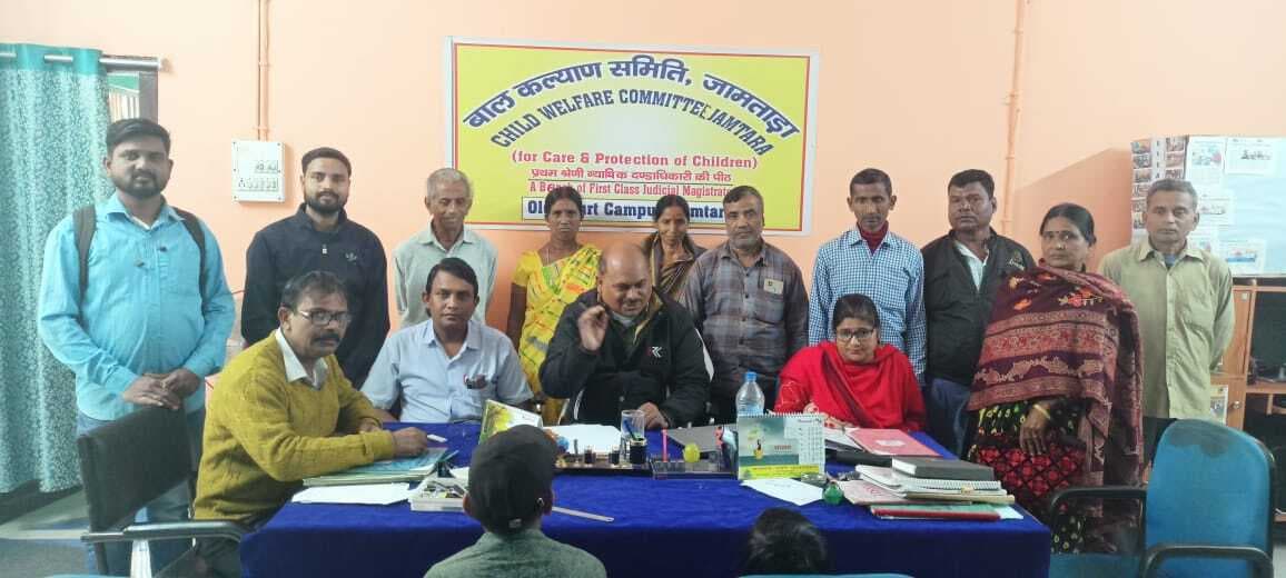 माता-पिता के निधन के बाद बच्चों को दादा-दादी के पास रहने का सुनाया निर्णय