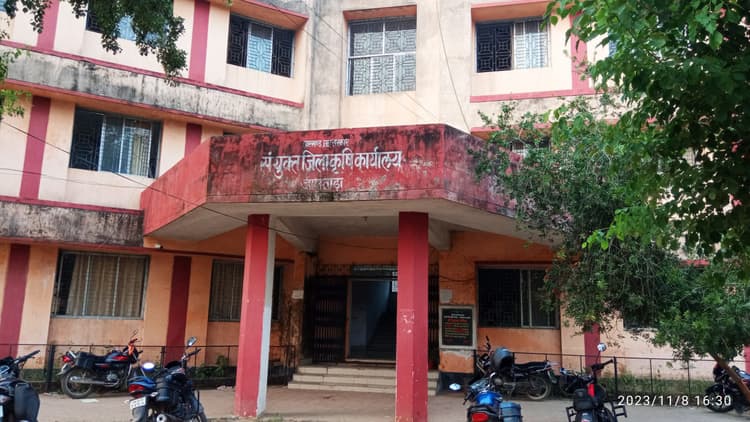 किसानों को सस्ती दरों पर उपलब्ध कराये जा रहे गेहूं व सरसों के बीज