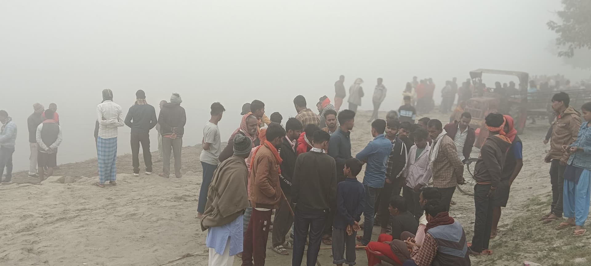 गंडक नदी में बड़ी नाव से टकरायी छोटी नाव, बड़ा हादसा टला