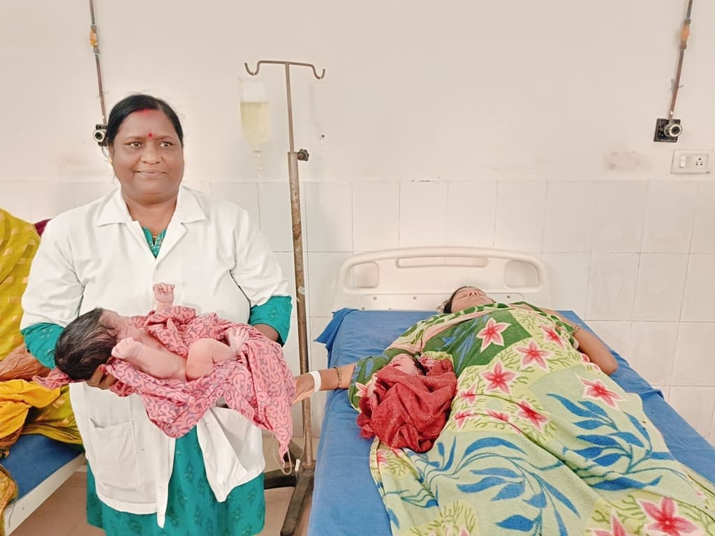 धोरैया अस्पताल में गर्भवती महिला का हुआ सफल ऑपरेशन, जुड़वा बच्चों को दिया जन्म