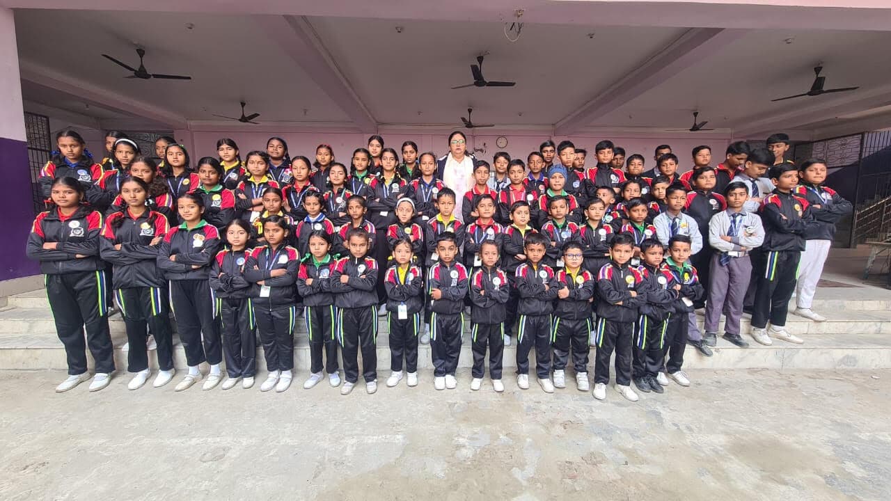 आइ टीच कार्यक्रम में बेहतर करने वाले छात्रों को दिया बैच