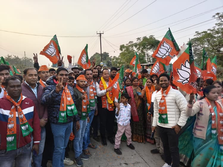 हटिया के नवनिर्वाचित विधायक ने रातू में निकाला विजय जुलूस