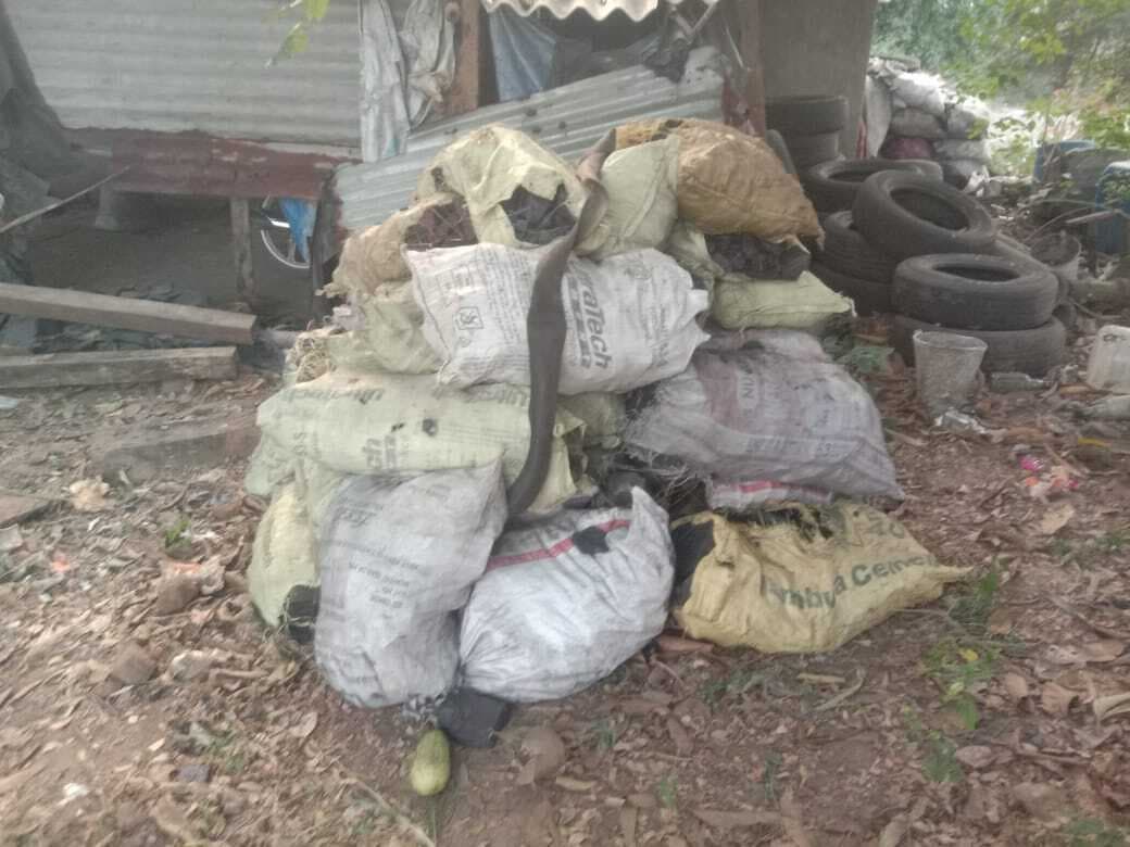 पुलिस ने बाइक के साथ किया कोयला जब्त