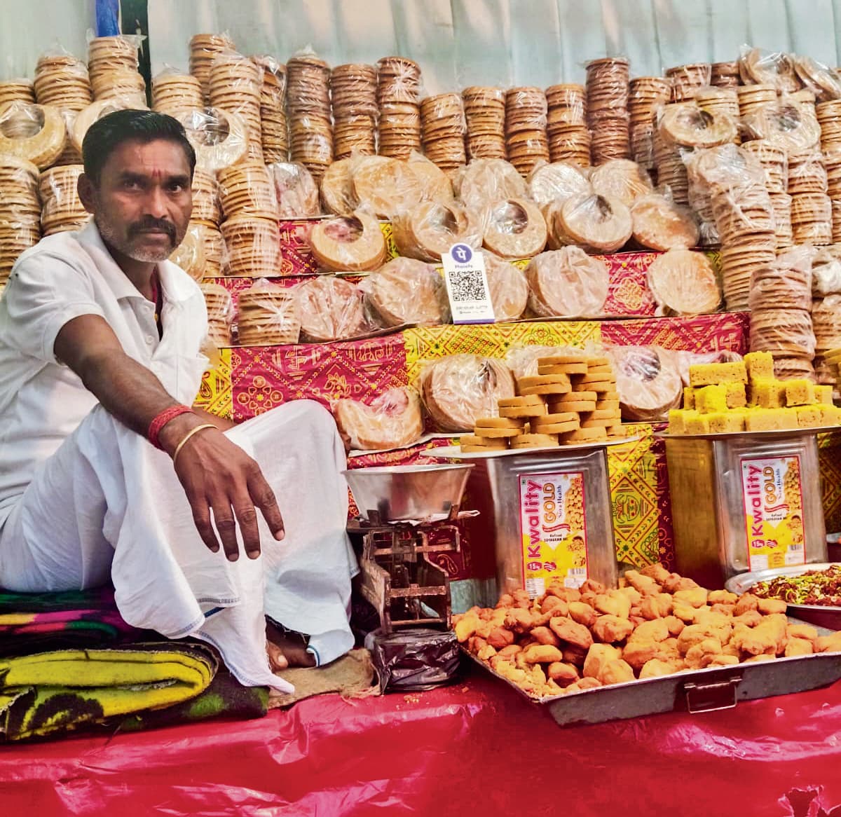 Chhapra News : सोनपुर मेले में आज भी बरकरार है मियां मिठाई का स्वाद