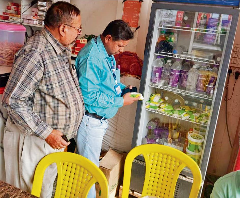 Chhapra News : सोनपुर मेला में खाद्य संरक्षण विभाग की कार्रवाई से दुकानदारों में हड़कंप