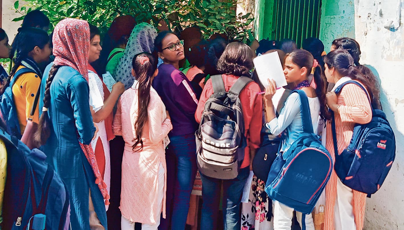 Chhapra News : जिले के आठ केंद्रों पर आज से होगी स्नातक पार्ट टू की प्रायोगिक परीक्षा