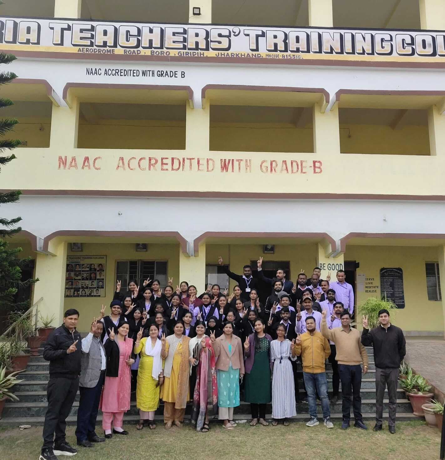 Giridih News :जीडी बगेड़िया शिक्षक प्रशिक्षण कॉलेज के सभी छात्र प्रथम श्रेणी में उत्तीर्ण