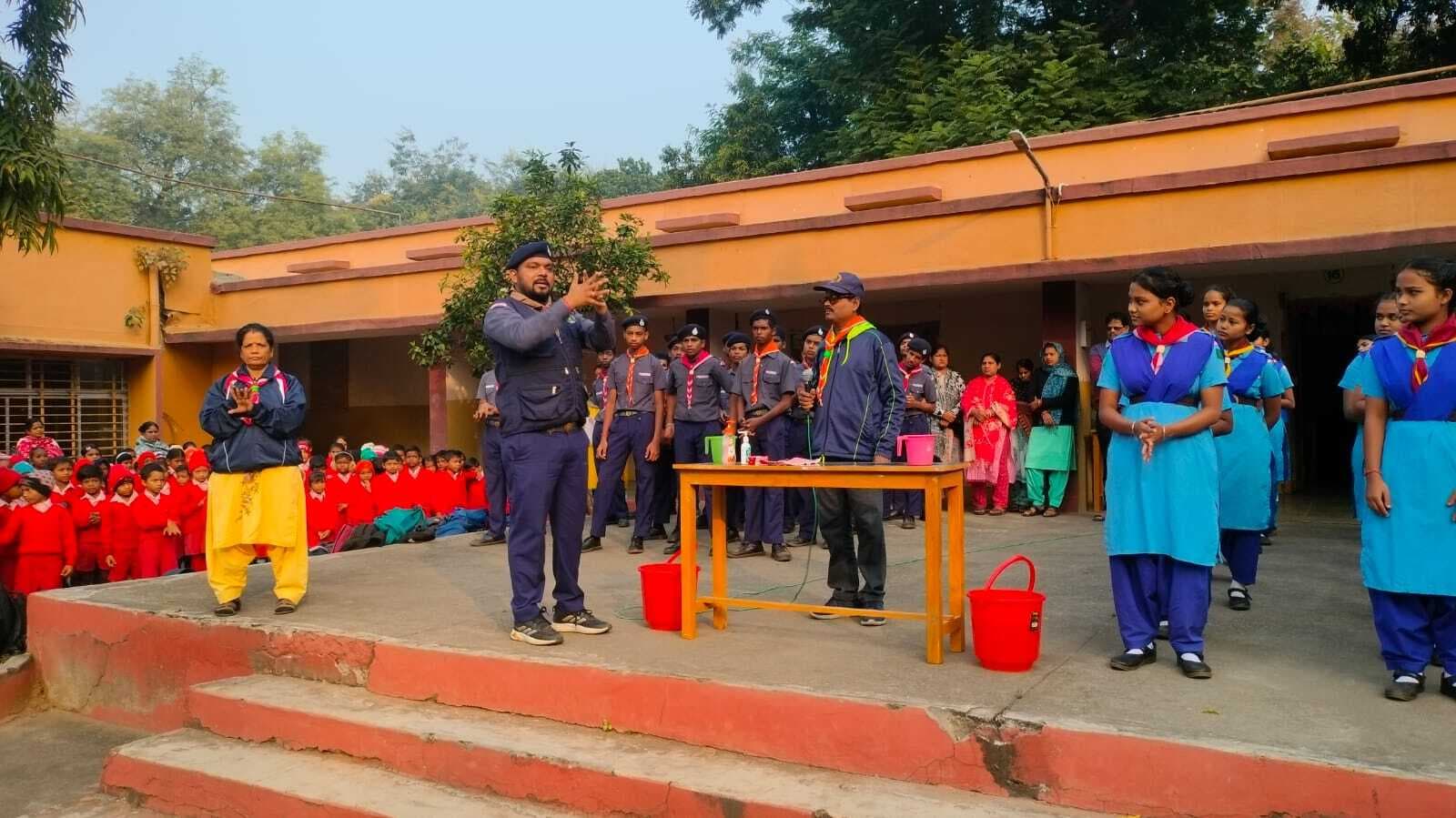 Rourkela News: छात्र-छात्राओं ने हाथाें की सफाई का महत्व जाना