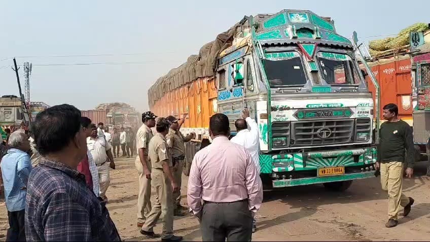 Rourkela News: पावर हाउस रोड में पार्किंग की जमीन को कराया अतिक्रमण मुक्त