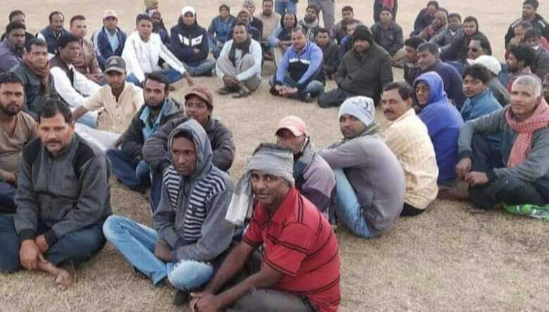 मजदूरों से आठ की जगह 12 घंटे काम ले रही कंपनी