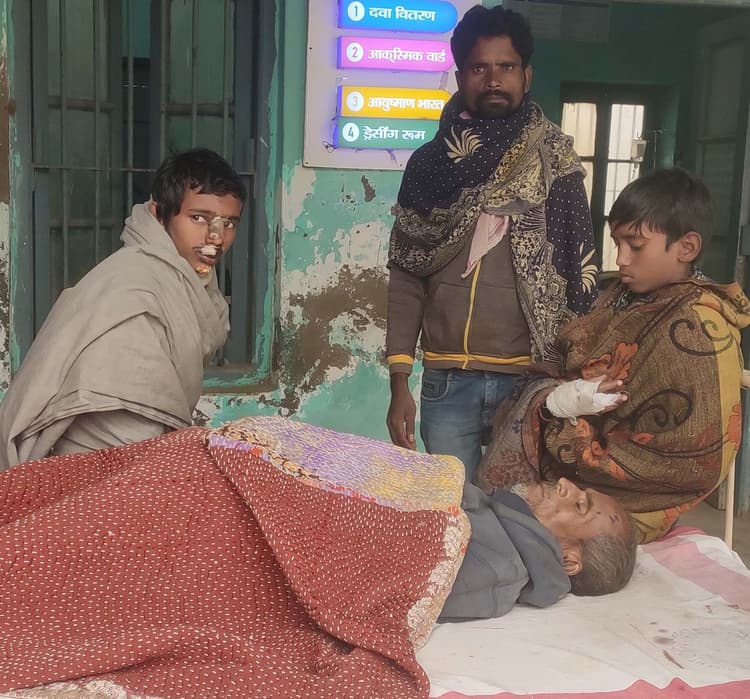 छप्पन मोड़ पर ऑटो पलटने से बुजुर्ग की मौत, पुत्र समेत दो घायल