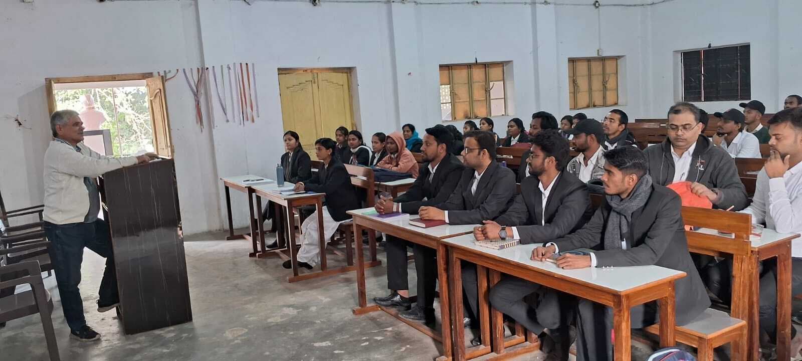 विश्व में बढ़ रहे क्लाइमेट चेंज के लिये पर्यावरण कानून जरूरी - प्रो. अमर कुमार