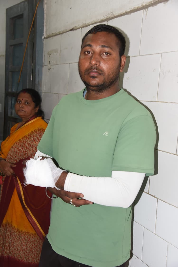 Jamshedpur News : साकची में पार्किंग को लेकर टोटो चालक को पीटा, थाना में हुआ समझौता