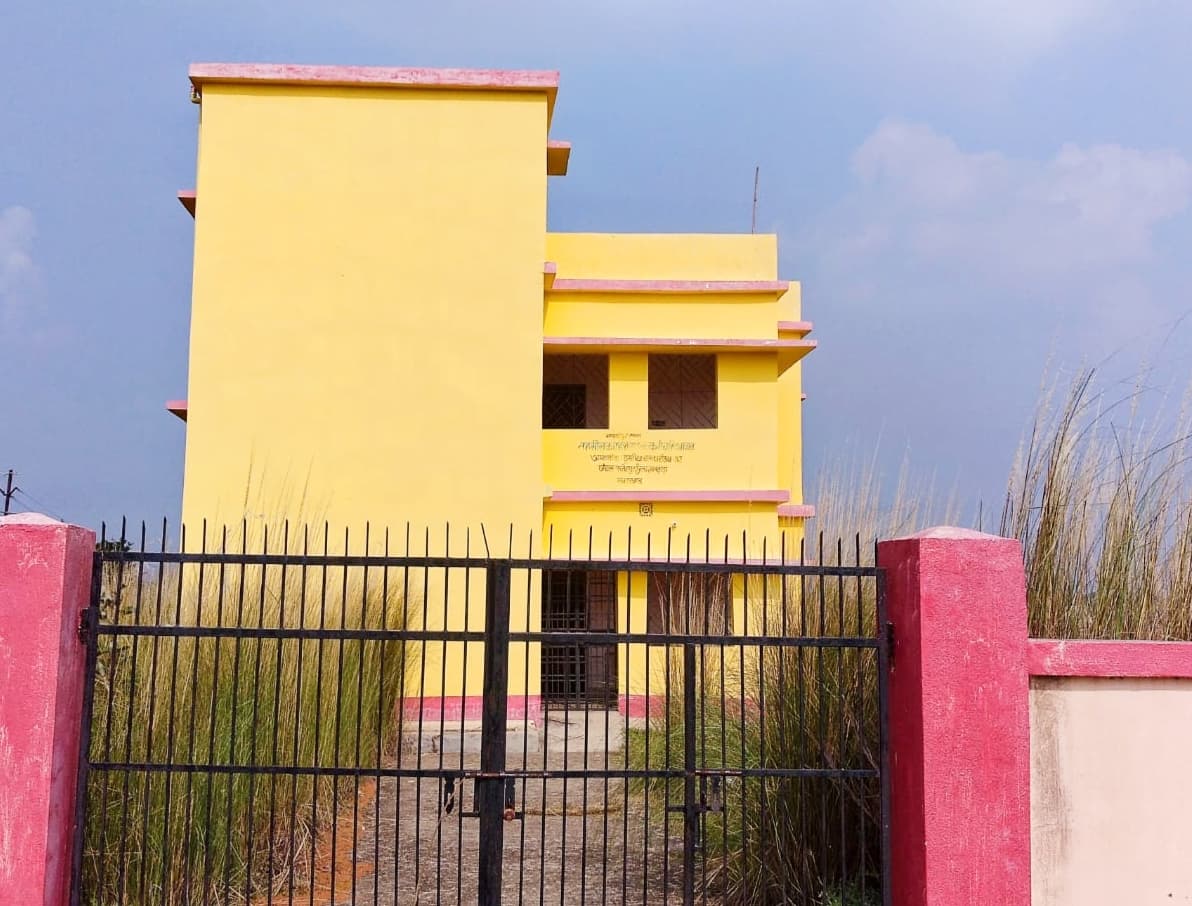 Jamtara news: सरकारी भवनों की दुर्दशा, लाखों खर्च, पर उपयोग शून्य